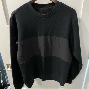 Alo yoga traverse pullover in black Size S
